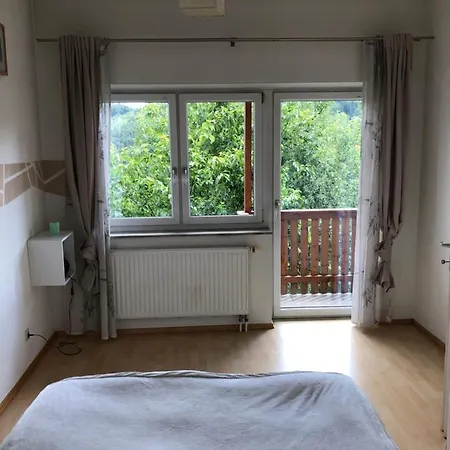 Haus Mit Garten